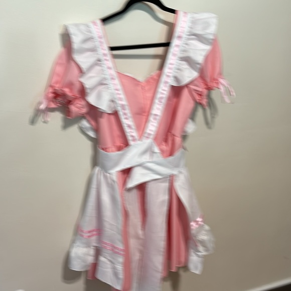 French maid cosplay - Picture 2 of 3